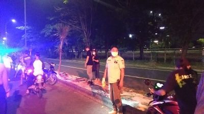 Petugas Bubarkan Warung Bandel di Jalan Wisata Menanggal Surabaya