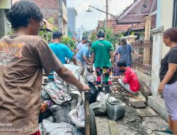 Warga Kelurahan Patemon Kecamatan Sawahan Adakan Kerja Bakti Bersama Masyarakat