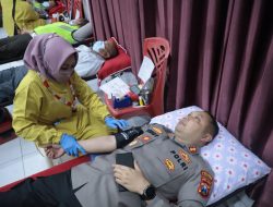 Puluhan Personil Polres Kediri Kota Bersama Satpam Antusias Mengikuti Donor Darah