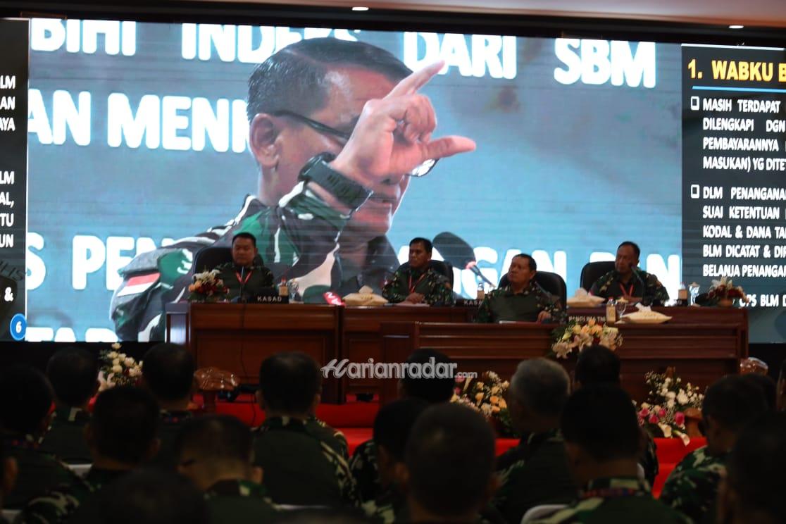 Foto : Dankodiklatal Ikuti Apel Komandan Satuan TNI 2023 Di Akmil Magelang