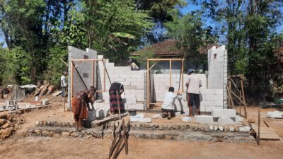 Foto : Hasil Swadaya, Hisan Cabang Geger Bantu Bedah Rumah Warga Desa Campor Bangkalan