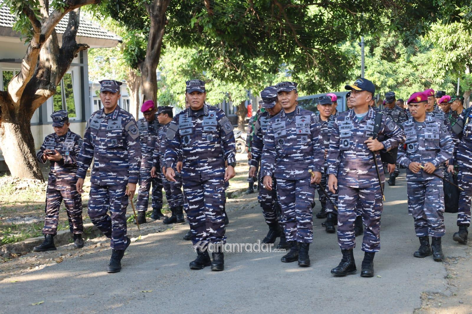 Foto : Dankodiklatal Dampingi Kasal Sapa Siswa Marinir Dari Seluruh Penjuru Indonesia