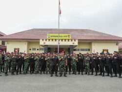 Prajurit Kodikmar Kodiklatal Ucapkan Hari Bhayangkara ke-77 kepada Prajurit Brimob Watu Kosek
