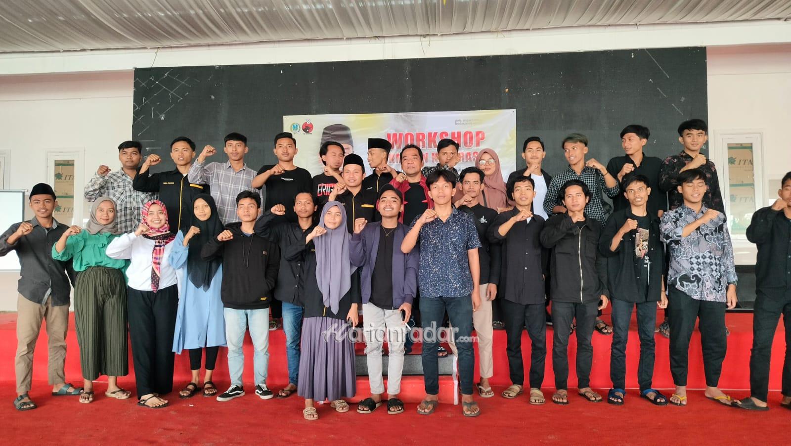 Foto : Proses Foto Bareng Mahfud Bersama Insan Muda