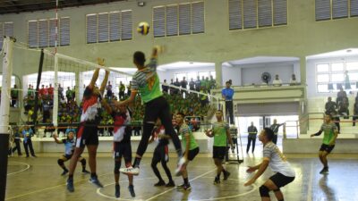 Foto : Tim Bola Voli Kodiklatal Bungkam Lawan Dengan Skor Telak 2-0 Di Hari Pertama Porwiltim