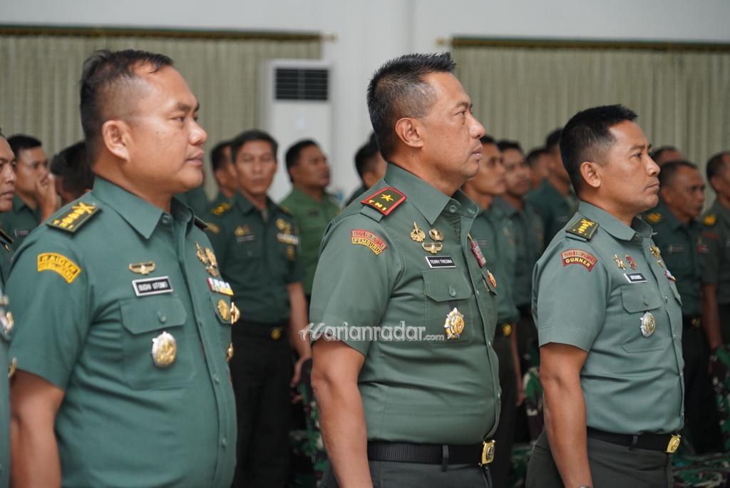 Foto : Danrem 084/BJ Pimpin Nobar Acara Puncak KASAD Award 2023 Yang Berlangsung Malam Ini