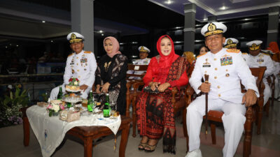 Foto : Komandan Kodiklatal Hadiri Parade Surya Senja, Pengukuhan Tambur Mayor GS Gita Jala Taruna AAL