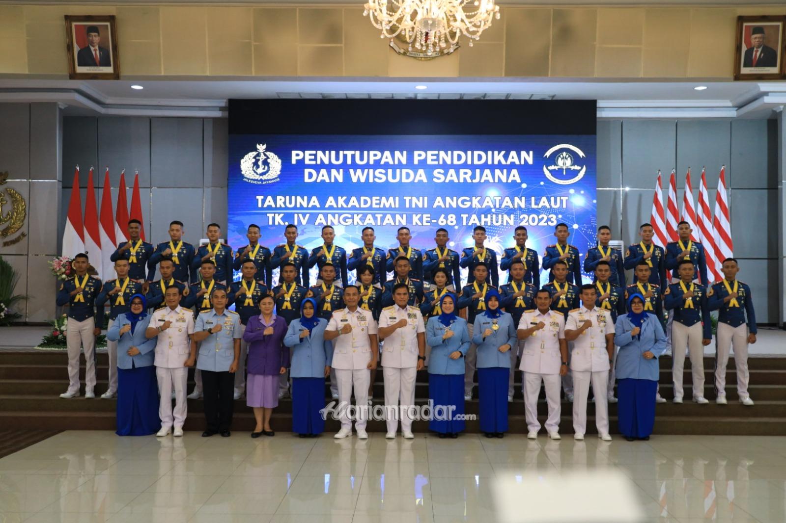 Foto : Dankodiklatal Hadiri Upacara Tupdik dan Wisuda Sarjana Taruna AAL Angkatan Ke-68