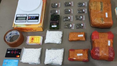 Barang bukti yang berhasil diamankan polisi yakni, 14 bungkus narkotika jenis ganja dengan berat total sekitar 961,44 gram dan 2,930 butir Pil.