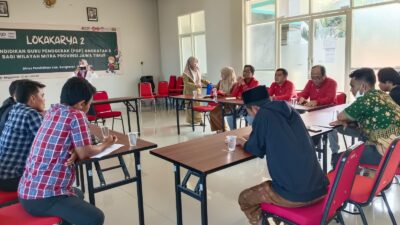 Foto : Masyarakat Geger dan Pemuda Geger Saat Audensi di Dinas Pendidikan Bangkalan
