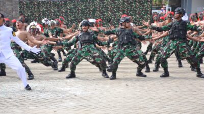 Foto : Resmi Menjadi Prajurit TNI AL, Ini Pesan Dankodiklatal Kepada Siswa Dikmaba dan Dikmata Angkatan XLIII Satdik 2 Makassar