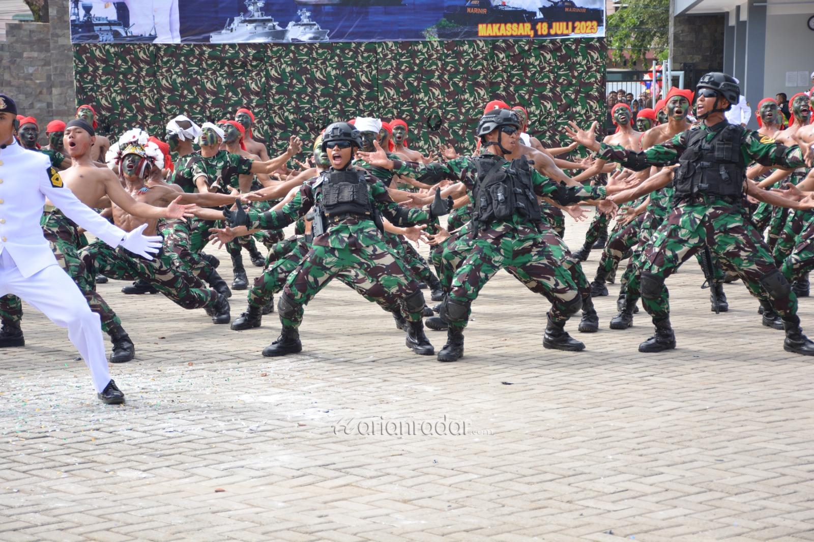 Foto : Resmi Menjadi Prajurit TNI AL, Ini Pesan Dankodiklatal Kepada Siswa Dikmaba dan Dikmata Angkatan XLIII Satdik 2 Makassar