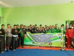 Kapolres Tanjung Perak Memberikan Ucapan Selamat Kepada Pesilat Semampir Atas Meraih Juara Umum