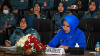 Foto : Kowal Kodiklatal Ikuti Pembekalan Ibu Catraratnanggadi Jalakanyasena