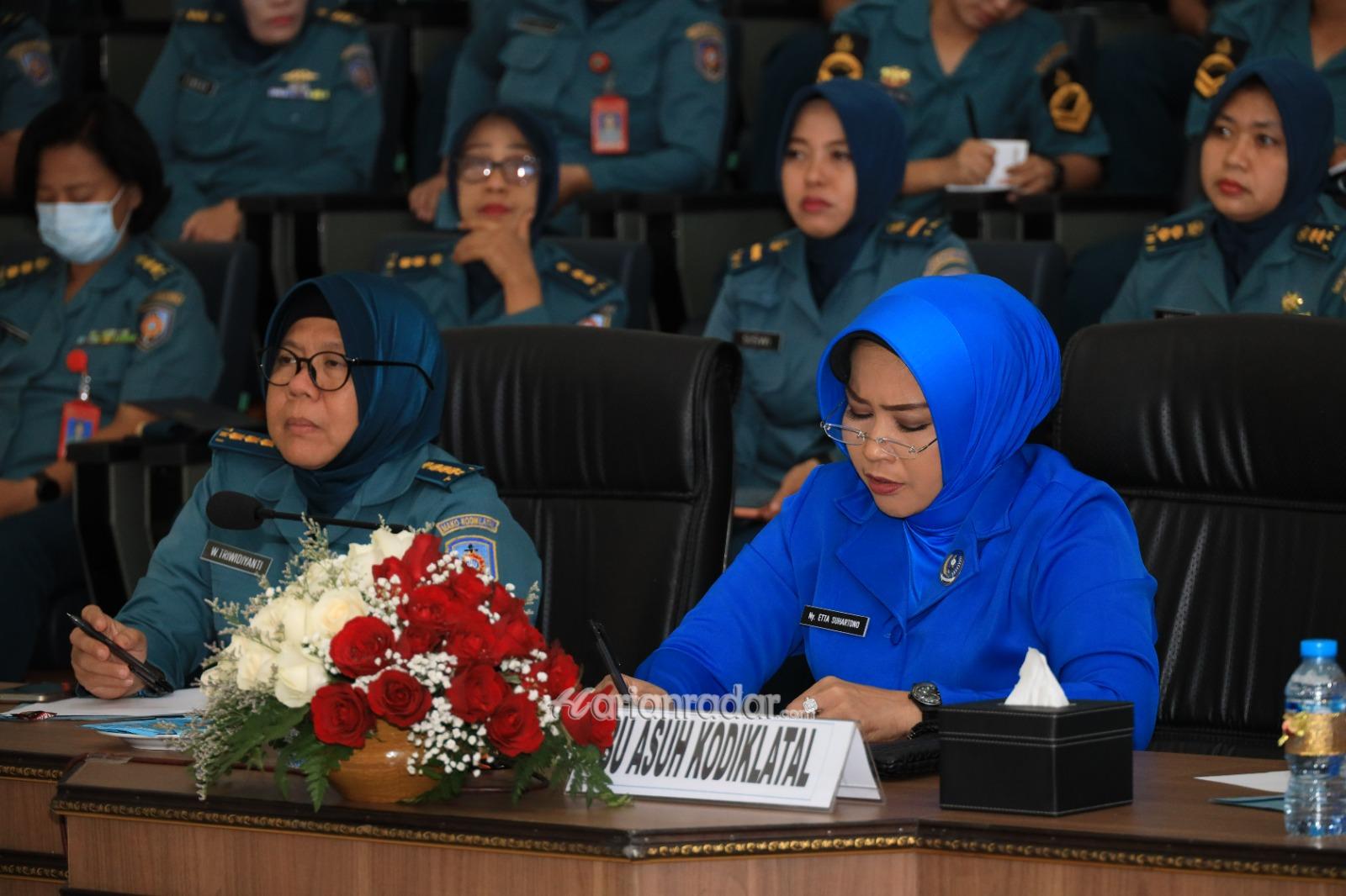 Foto : Kowal Kodiklatal Ikuti Pembekalan Ibu Catraratnanggadi Jalakanyasena