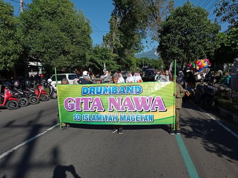 Masa pengenalan lingkungan sekolah (MPLS) di awal masuk tahun ajaran baru merupakan hari yang istimewa bagi anak-anak kelas satu SD Isyamiyah Magetan. Berbagai kegiatan menarik dilaksanakan