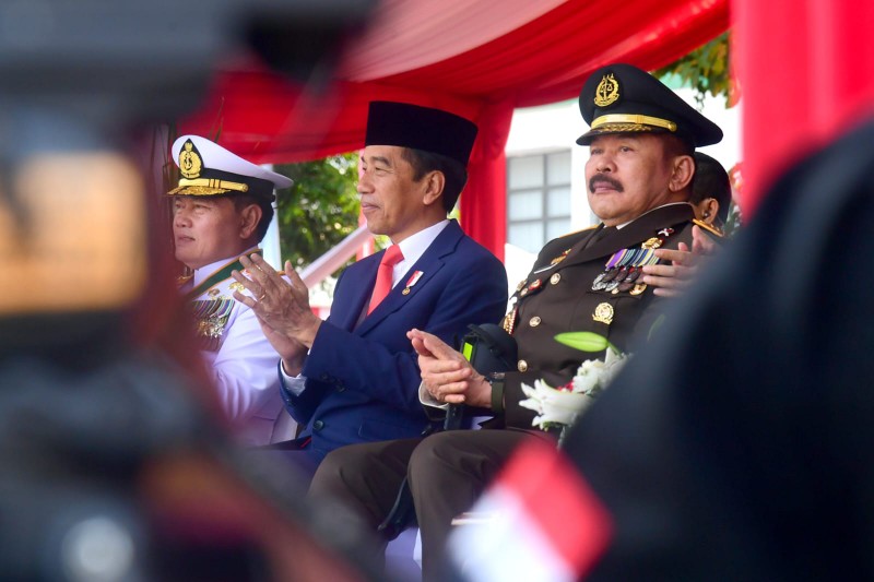 Presiden RI Joko Widodo dalam amanatnya pada Upacara Peringatan Hari Bhakti Adhyaksa ke-63 Tahun 2023 yang digelar di Lapangan Upacara Badan