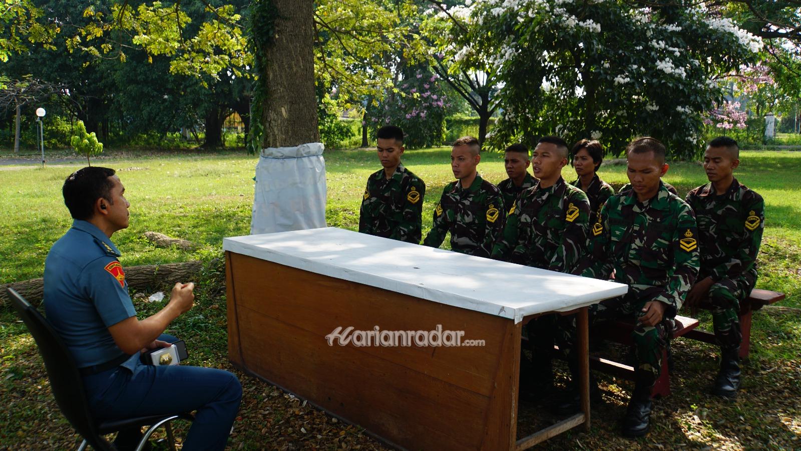 Foto : Kadispen Kodiklatal Beri Motivasi Siswa Dikmaba Khusus TNI AL Angkatan 42/2 Tahun 2023