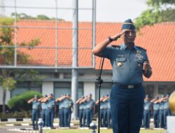 Komandan Puslatdiksarmil Pimpin Upacara Bendera