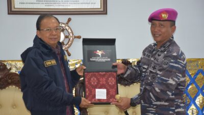 Foto : Danlanal Denpasar Sambut Langsung Kunjungan Silaturahmi Gubernur Bali