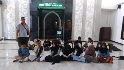 Foto: Siswa SMPN 9 Surabaya Ekstrakurikuler Seni Islam Al-Banjari