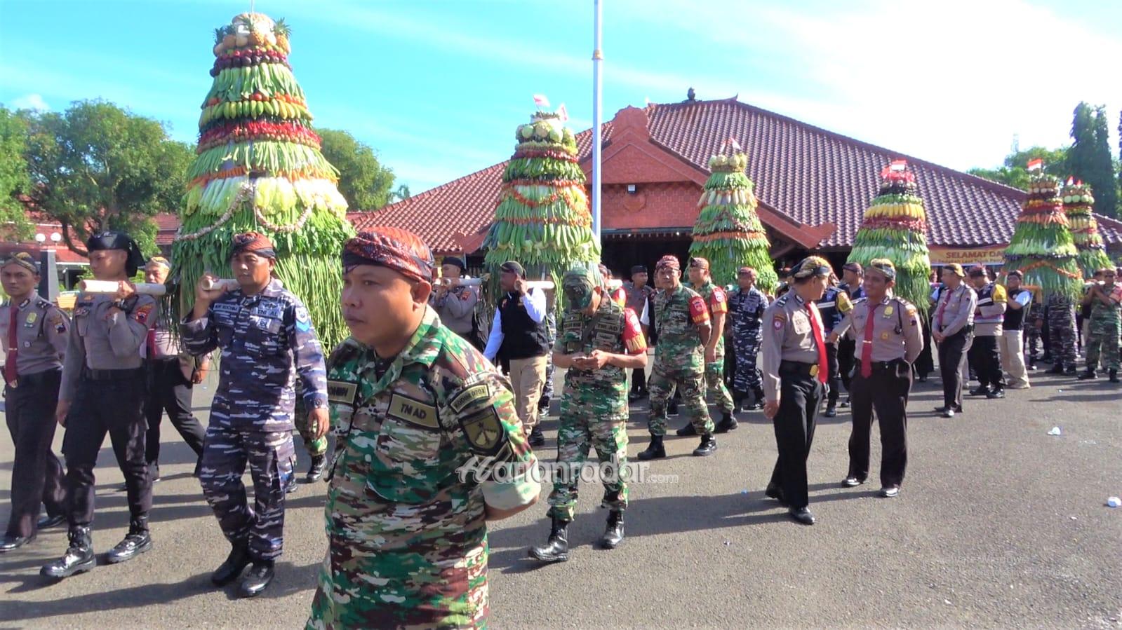 Foto : Lestrikan Tradisi Nelayan, Prajurit Lanal Cilacap Meriahkan Festival Nelayan 2023