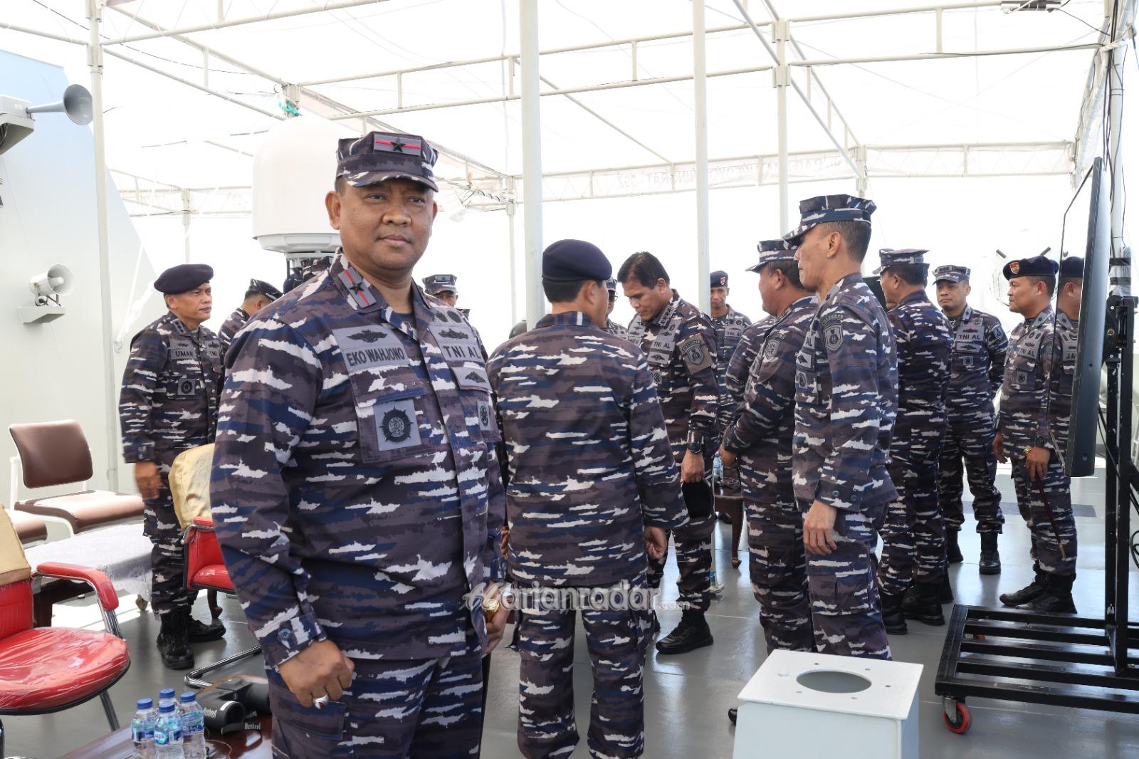 Foto : Jelang Latgab TNI, Danlantamal V Dampingi Kasal Tinjau Kesiapan Alutsista TNI AL
