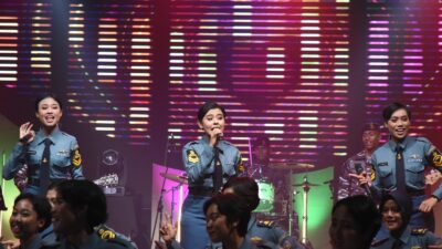 Foto : Latih Kemampuan Bermusik, Siswa Dikmaba Angkatan XLII/2 Kodiklatal Tampil Percaya Diri Di TVRI