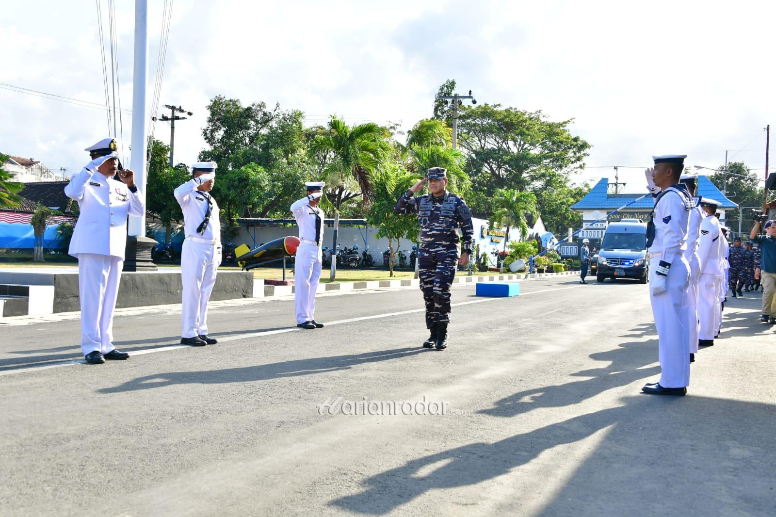 Foto : Danlanal Banyuwangi Terima Kunjungan Kerja Kasal Di Mako Lanal Banyuwangi
