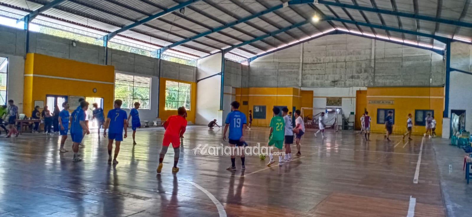 Foto: Mahasiswa Stikosa AWS Menggelar Wani Lokal & Fun Match Futsal