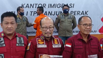 Warga Negara (WN) Malaysia berinisial HBR ditangkap Imigrasi Tanjung Perak Surabaya, (foto:samsul-harianradar.com).