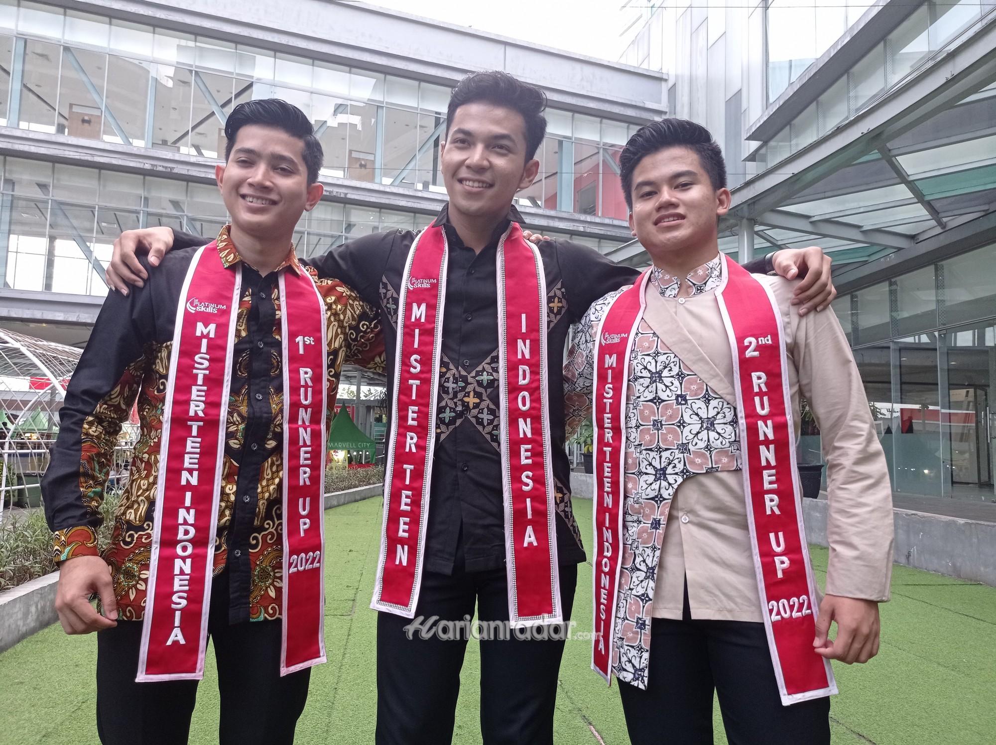 Tiga pemenang Mister Teen Indonesia 2022 (foto : samsul-harianradar.com).