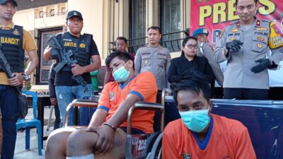 Dua Bandit curanmor 11 tempat kejadian perkara di Surabaya didor satu kakinya oleh pihak kepolisian Polsek Simokerto Polrestabes Surabaya.