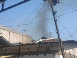 Rumah Permukiman Padat Penduduk Kebangsren Surabaya Terbakar