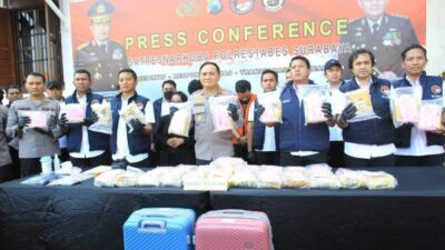 Sindikat pengedar narkoba Sumatera-Jawa dibongkar Satnarkoba Polrestabes Surabaya. Seorang tersangka dan barang bukti 33,928 kg sabu