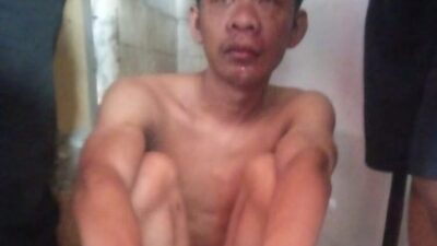 Pelaku Hendro pada saat diamankan petugas Security dan dibawa ke Pos Satpam yang berada disebelah rumah korban.