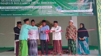Foto : Resmikan Musholla Assyarmily, Mahfud: Ini Bentuk Komitmen Kami Perjuangkan Lembaga Keagamaan
