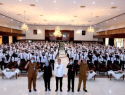 Eri Cahyadi Wali Kota Surabaya Berencana Memberi Gaji dan Tunjangan 1.476 Guru Melebihi Tenaga Kontrak