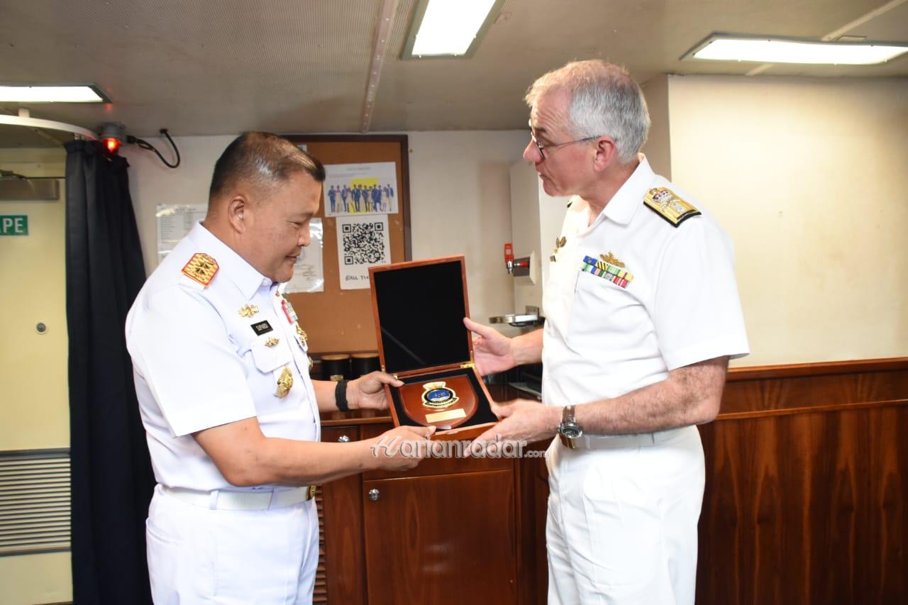 Foto : Perkuat Hubungan Baik, Wadan Kodiklatal Temui Pangarmada Australia Di HMAS Anzac