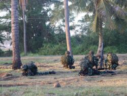 Pendaratan Pasukan Berhasil! Danlantamal V Saksikan Manlap Latgab TNI di Pantai Banongan