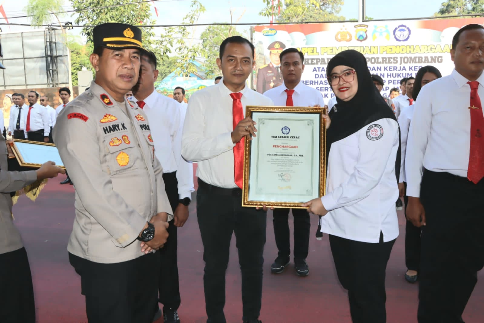 Kerja keras Kepolisian Resor (Polres) Jombang berhasil meraih penghargaan dari Tim Reaksi Cepat Perlindungan Perempuan dan Anak Indonesia (TRC PPAI).