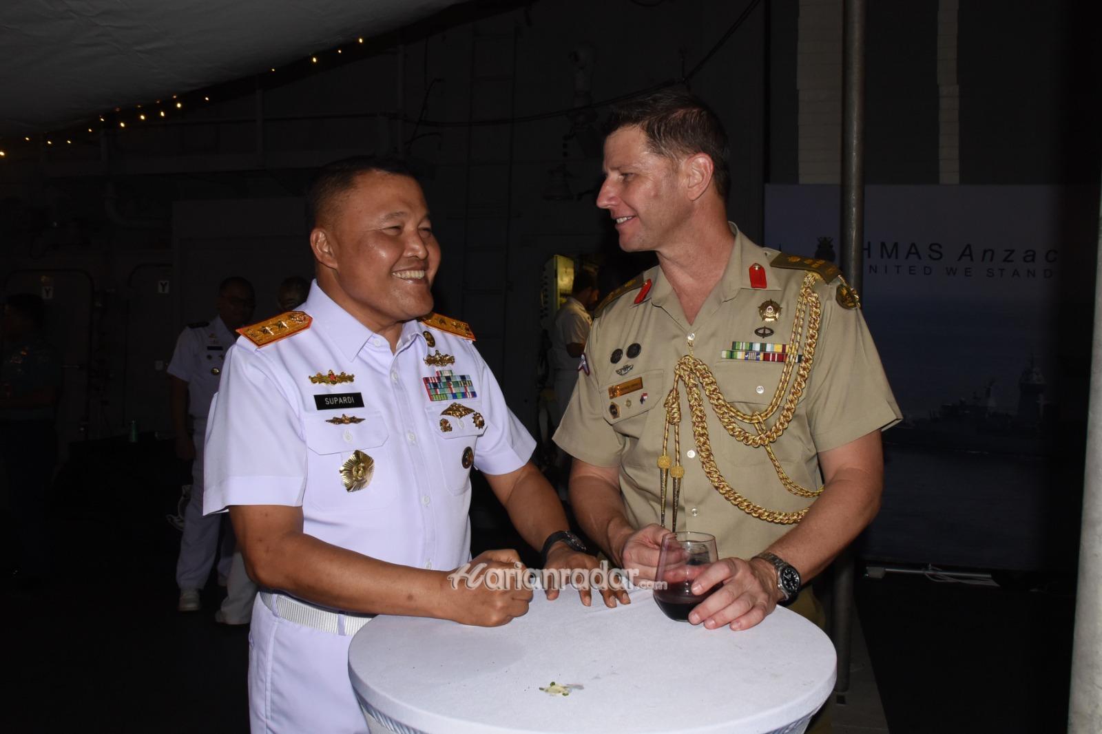 Foto : Hadiri Cocktail Party Di HMAS Anzac, Wadan Kodiklatal Harap Hubungan TNI AL Dan RAN Semakin Meningkat