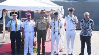 Foto : Lantamal V Sambut Kedatangan Kapal Perang Hmaz Anzac (FFH-150) Dari AL Australia