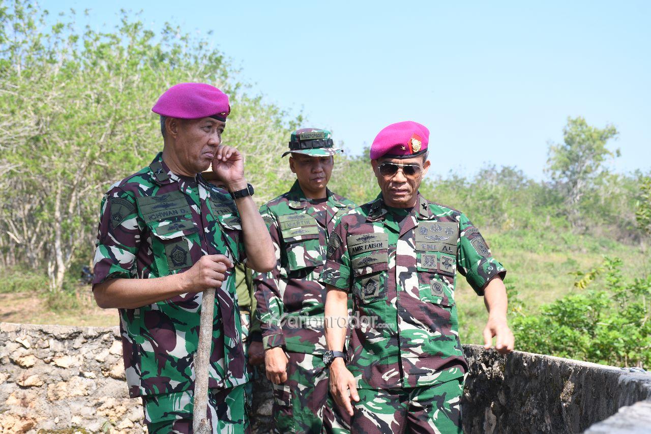 Foto : Irkodiklatal Tinjau Lattek Berganda Siswa Dikmata TNI AL Angkatan XLIII/1 Di PLP-4 Purboyo