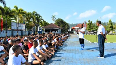 Foto : Danlanal Cilacap Beri Motivasi Calon Bintara dan Tamtama PK TNI AL