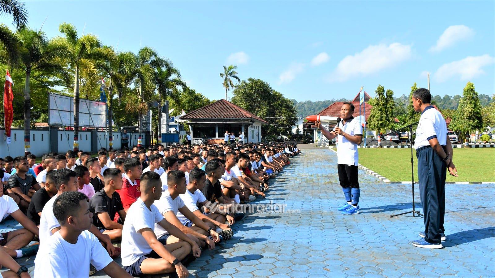 Foto : Danlanal Cilacap Beri Motivasi Calon Bintara dan Tamtama PK TNI AL