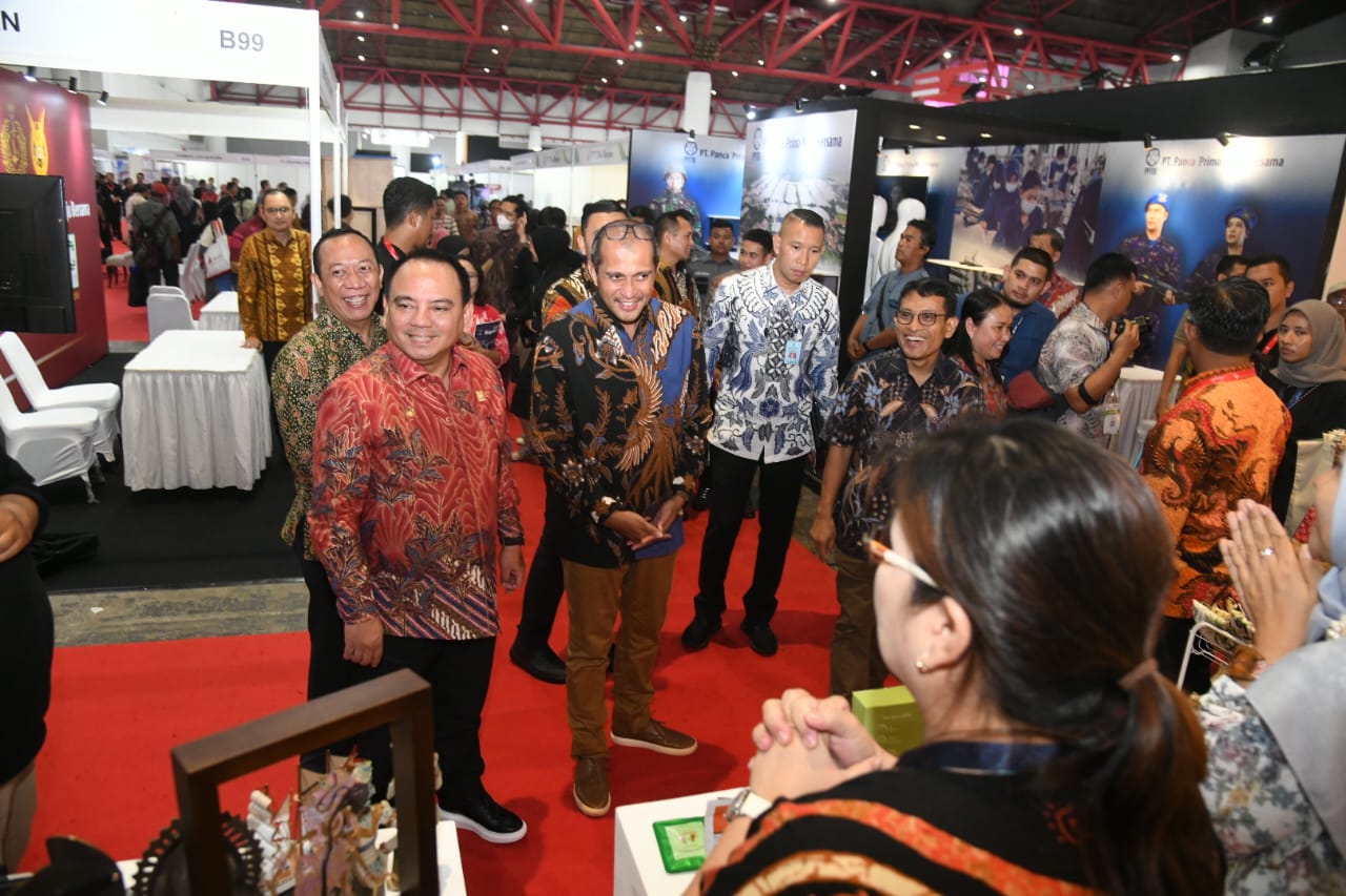 Wakil Menteri Hukum dan Hak Asasi Manusia (Wamenkumham), Edward Omar Sharif Hiariej menutup secara resmi kegiatan Temu Bisnis Tahap VI di Jakarta International (JI) Expo, Jakarta