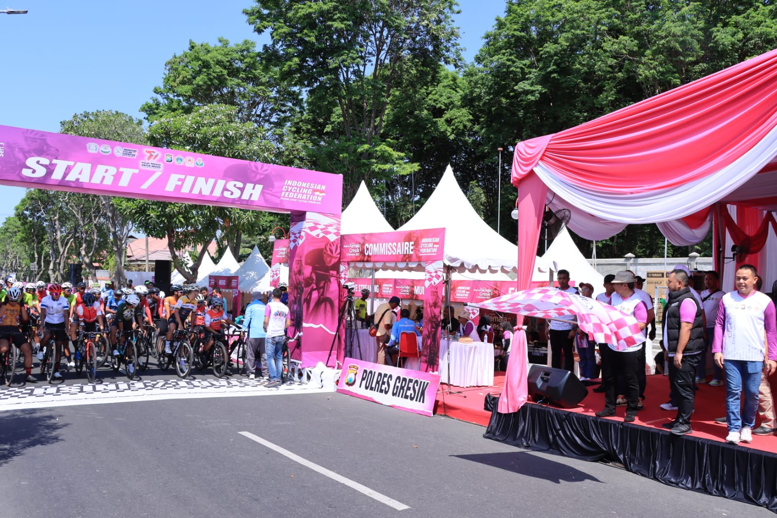 Kapolda Jatim Lepas 549 Pembalap Ramaikan Road to Tour of Kemala Seri 3 Gresik Criterium 2023