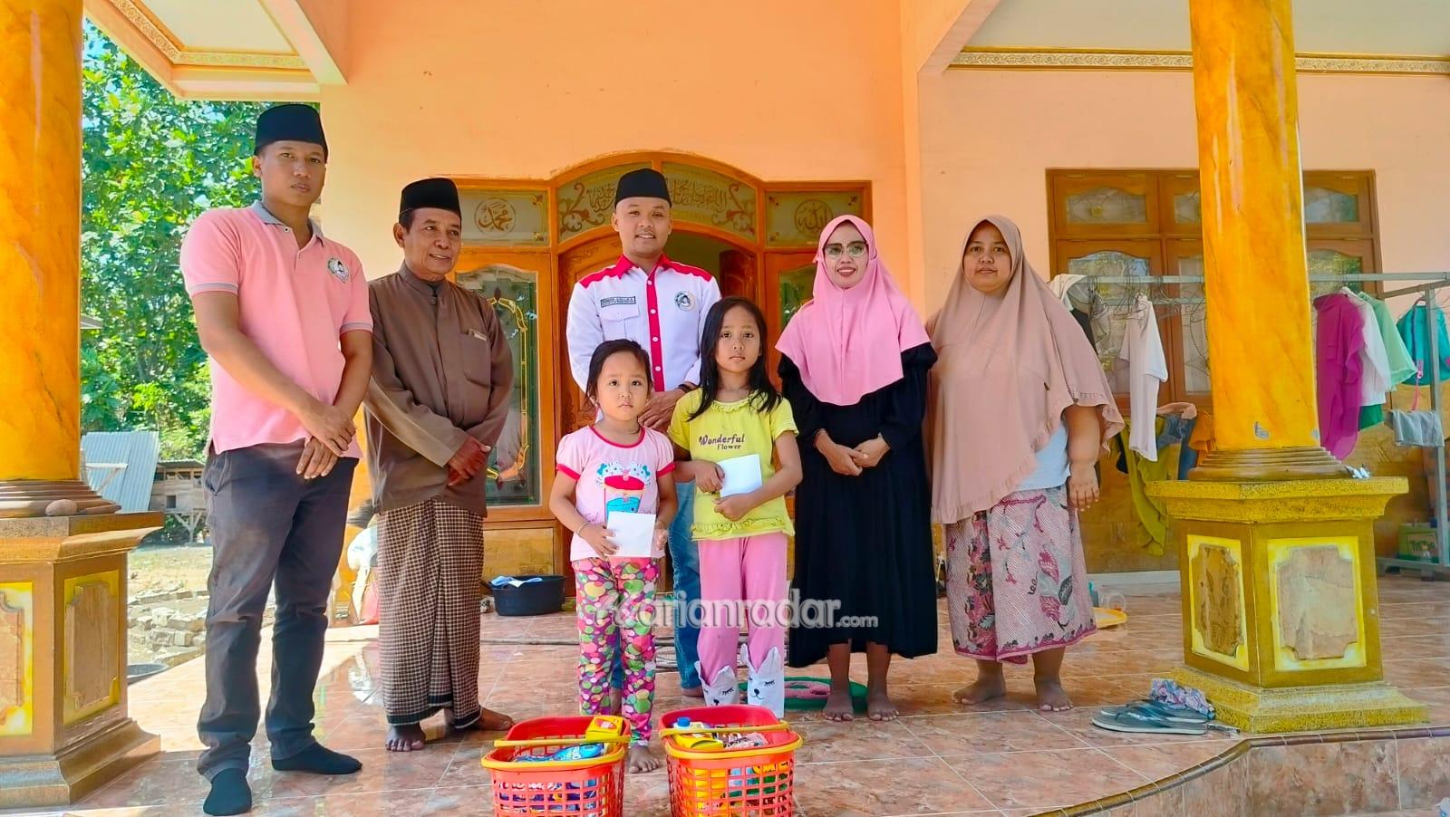 Foto : Dirut KMI Saat Santuni Anak Yatim