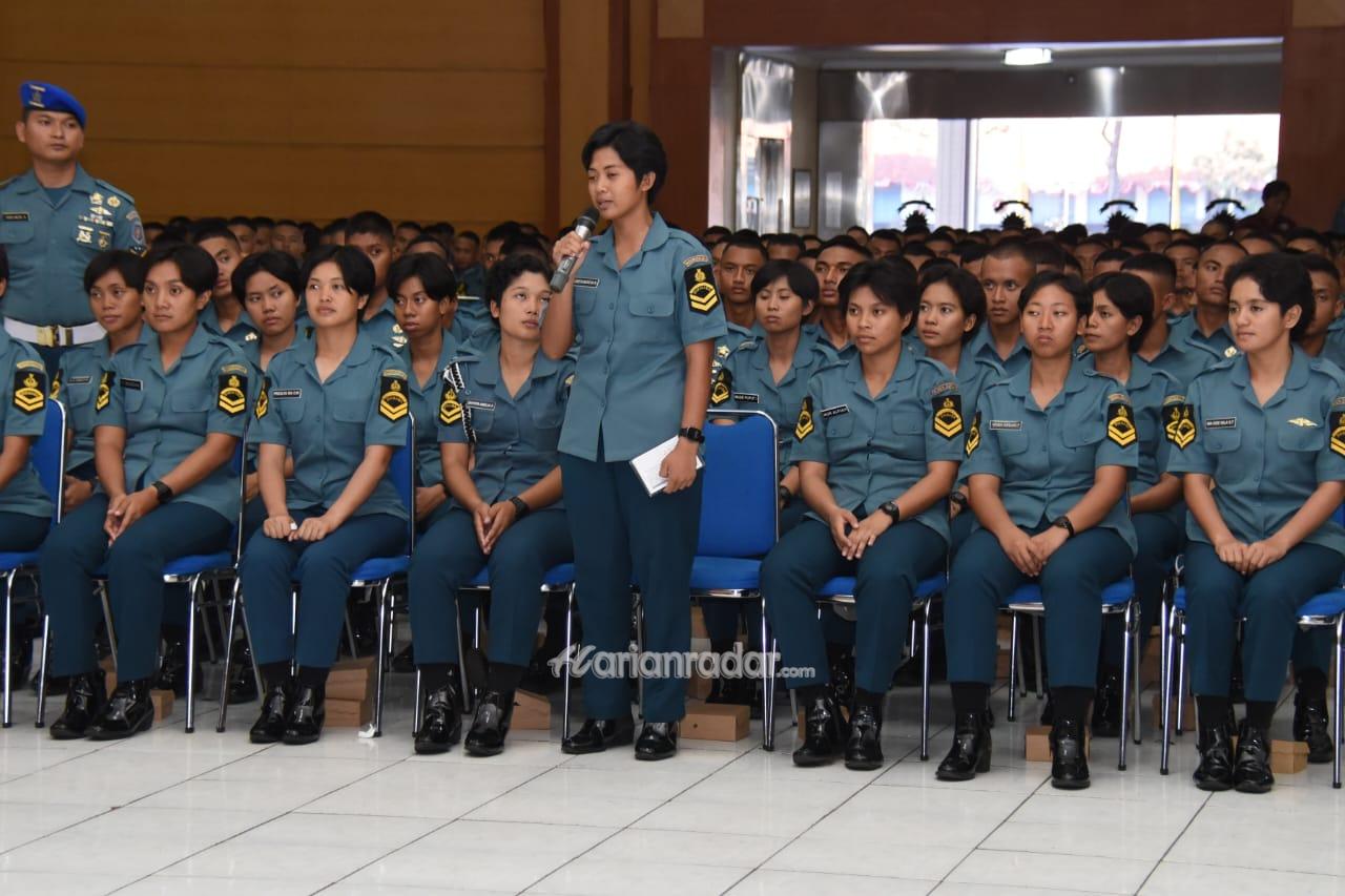 Foto : Siap Menjadi Tulang Punggung TNI AL, Siswa Dikmaba Angkatan XLII/2 Kodiklatal Menerima Pembekalan